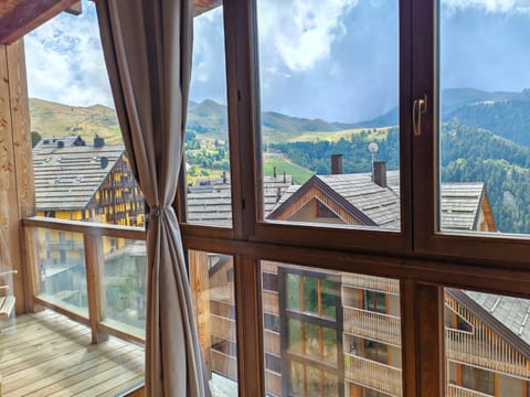 Balcony/Terrace, Mountain view