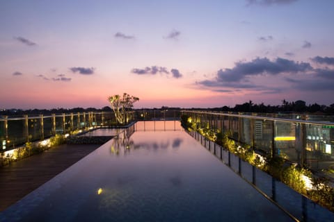 City view, Swimming pool