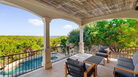 Expansive Lakehouse W Stunning Pool & Views House in Lakeway