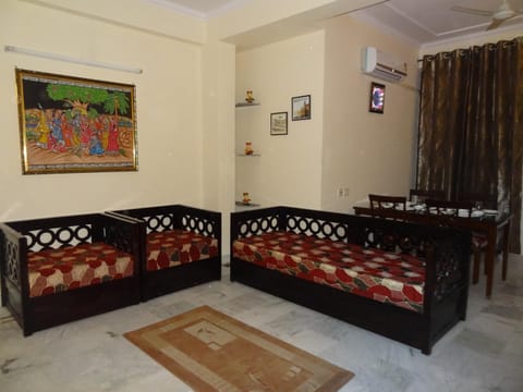 Communal lounge/ TV room, Living room, Dining area, Breakfast