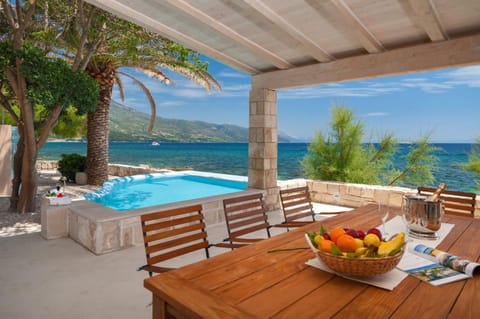 Property building, Patio, Day, Natural landscape, View (from property/room), Balcony/Terrace, Food and drinks, Dining area, Beach, Food, Mountain view, Pool view, Sea view, Sea view, Swimming pool, sunbed