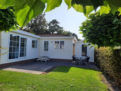 Property building, Day, Garden, Garden view