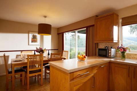 Dining area, kitchen