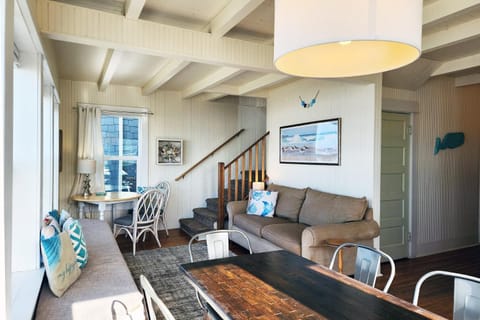 Ocean Front Nye Beach House! Hot Tub! Dog Friendly! House in Newport