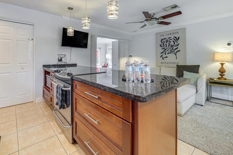 Walkable Island City Oasis with Private Heated Pool! House in Wilton Manors