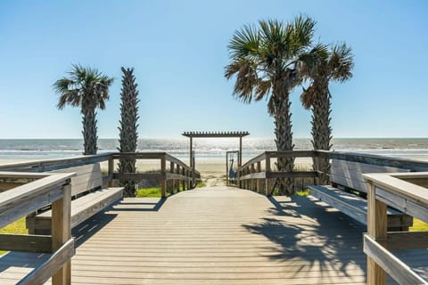 Oceanfront Elevator Unobstructed Beach Views House in Jamaica Beach