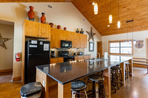 19th Hole - Off-Season Stay & Play Included! House in Concan