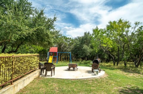 19th Hole - Off-Season Stay & Play Included! House in Concan