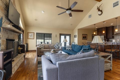 3 Sheets House in Concan