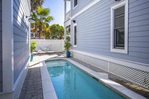 Sandy Heels Lux Home with Pool House in Destin