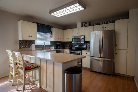 Cedar Ridge Lodge House in Concan