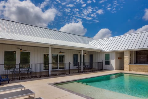 Concan House - Pet Friendly House in Concan