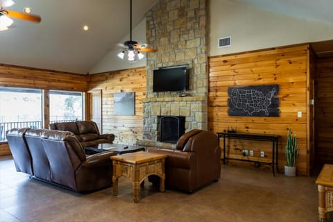 Frio Fiesta House in Concan