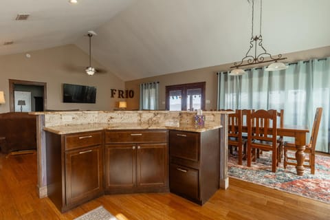 Heart Rock Ridge House in Concan