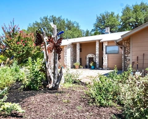 Rancho Pajaro House in Concan