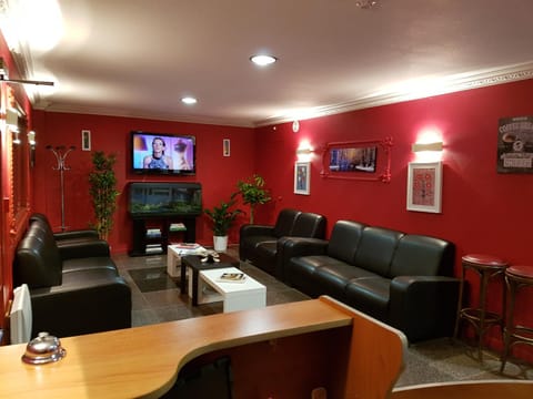 Communal lounge/ TV room, Lobby or reception