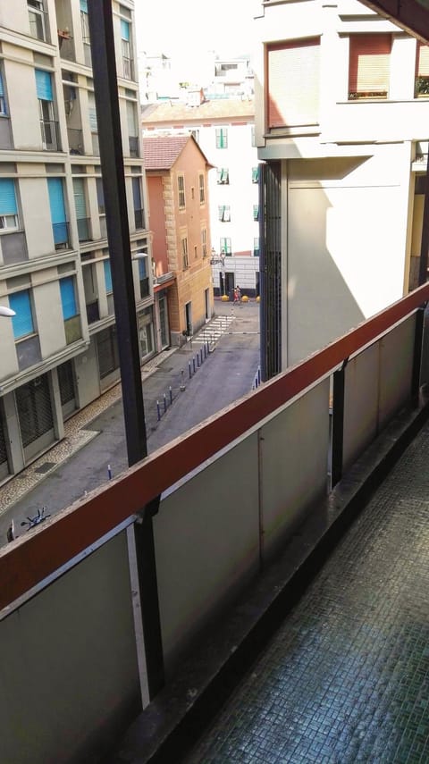 Balcony/Terrace, Street view