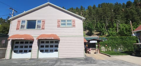 First Deadwood Cottages House in Deadwood