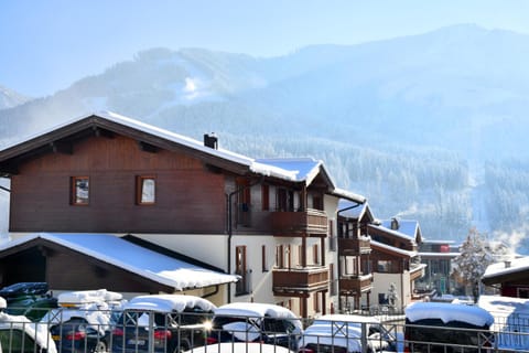 Property building, Day, Natural landscape, Winter, Mountain view, Parking