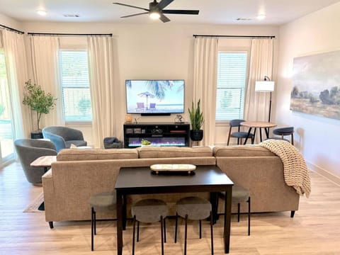 Living room, Dining area