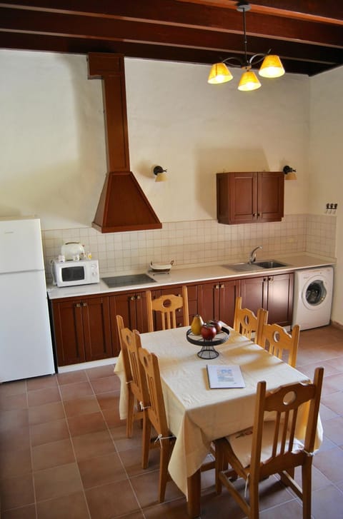 Day, Summer, Kitchen or kitchenette, Dining area, On site