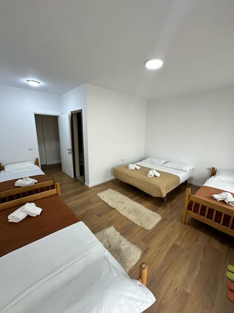 Hotel Vellezrit Guri Bed and Breakfast in Montenegro