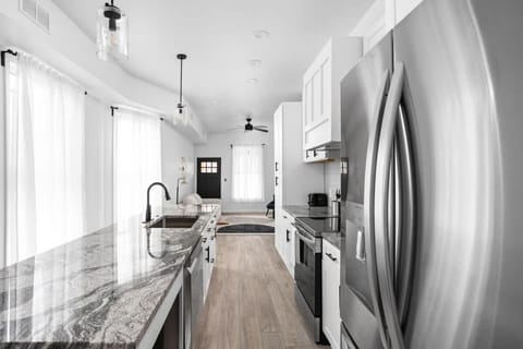 Full Duplex Retreat-Two Homes Near Eastside- Family Friendly House in Indianapolis