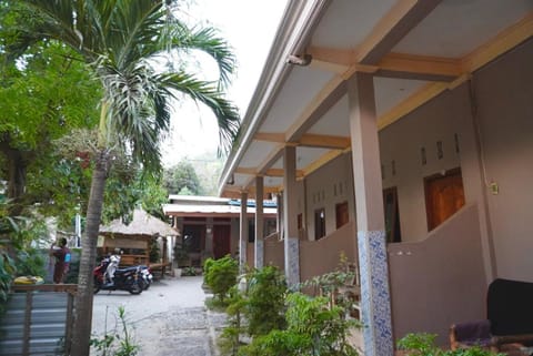 Roby Homestay Vacation rental in Pujut