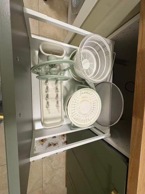 Kitchen or kitchenette, dishwasher