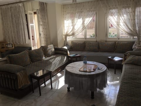 Appartement Familial Emile Zola Condo in Casablanca