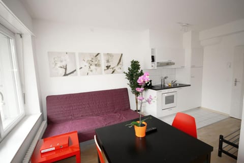 HITrental Stauffacher Apartments Condo in Zurich City