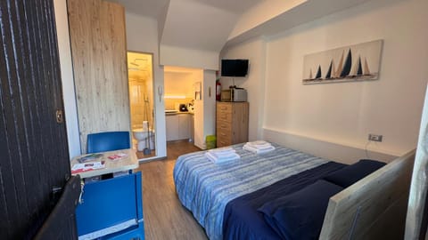 TV and multimedia, Photo of the whole room, Bedroom