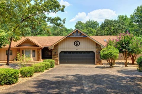 Pool House on Ponce De León House in Arkansas