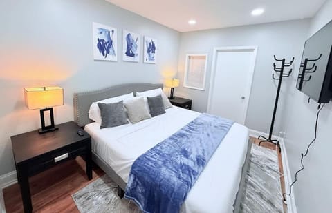 3 bedroom near O'Hare Airport- King bed 1 Story House in River Grove