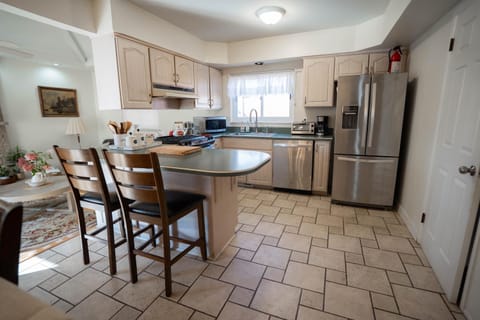 Kitchen or kitchenette, Seating area, Dining area, dishwasher, stove, toaster