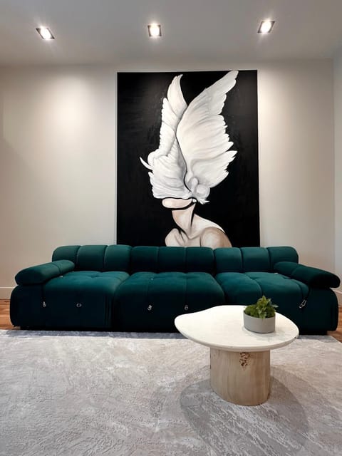 4 BEDS Private Patio Central Modern Stay Apartment in Pittsburgh