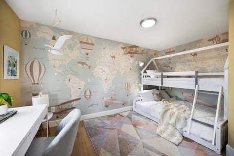 Queen Anne 3BR Walk to SPU & Fremont Market House in Queen Anne