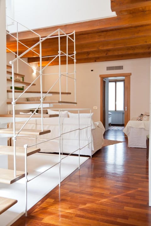 Day, Decorative detail