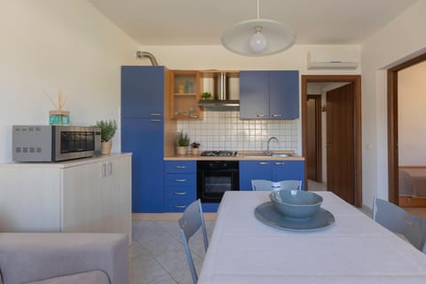 Kitchen or kitchenette, Living room, Seating area, oven, stove, air conditioner