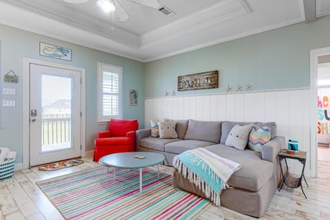 Escape Gulf Views Basketball Hoop Sleeps 16 House in Bolivar Peninsula