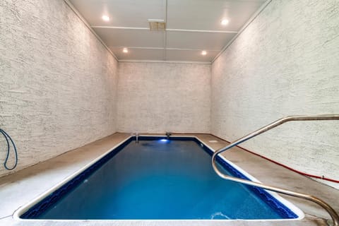 A Bearadise Splash House in Pigeon Forge