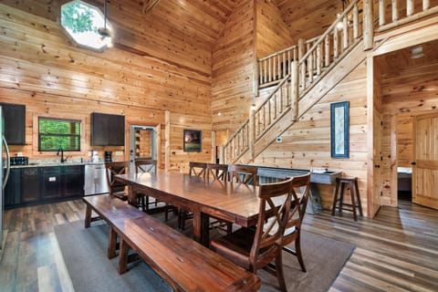 A Bearadise Splash House in Pigeon Forge