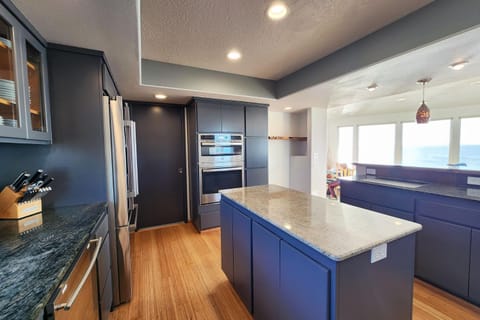 Spectacular Ocean Views! Whaley Nice House in Yachats