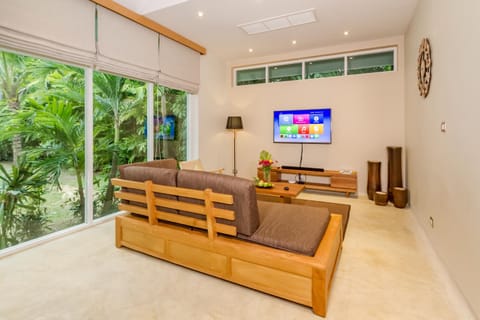 TV and multimedia, Living room, Seating area, Garden view, Garden view