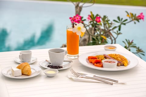 Restaurant/places to eat, Food and drinks, Food, Pool view, Pool view, Swimming pool, Breakfast, Continental breakfast, Continental breakfast, Lunch, Dinner, Drinks