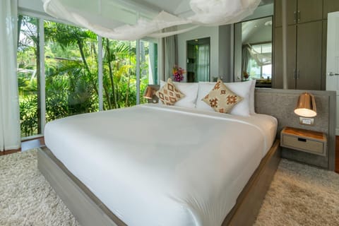 Bed, Garden, Photo of the whole room, Bedroom, Garden view, Pool view