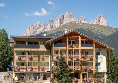 Property building, Natural landscape, Mountain view