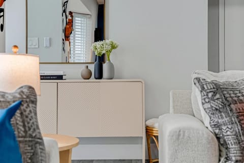 Luxe by Jenn - 3BR Retreat with Heated Pool House in Lauderdale Lakes