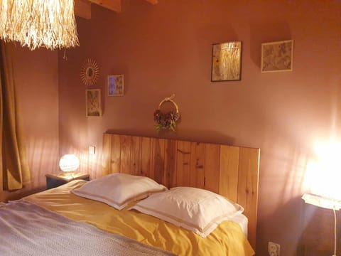 La Chambre de la Ferme du Clos Giot Bed and Breakfast in Saint-Vaast-la-Hougue