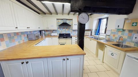 Traditional Welsh Longbarn House in Glyn Tarell